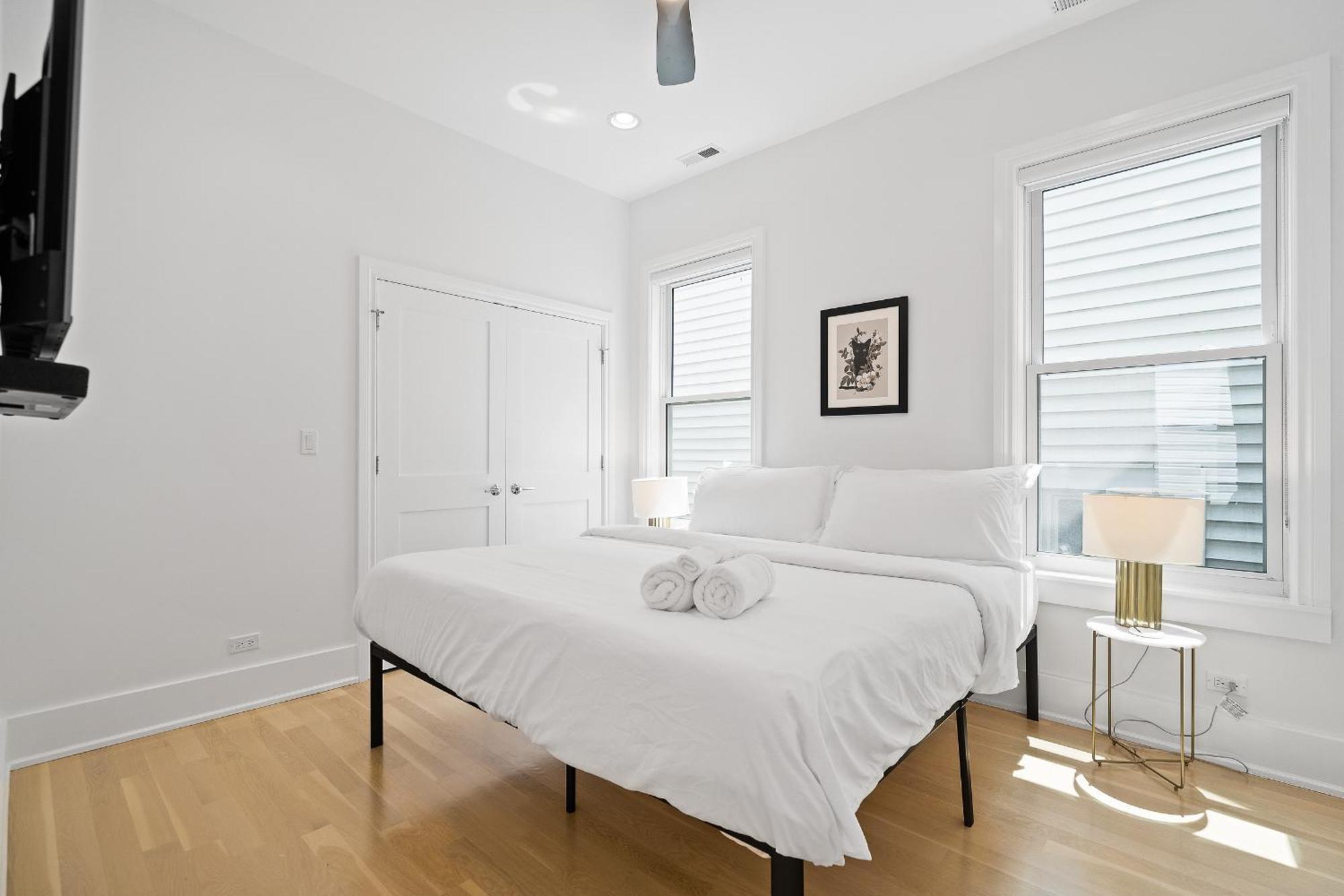Luxe Sfh Bucktown Retreat With Garage Parking Chicago
