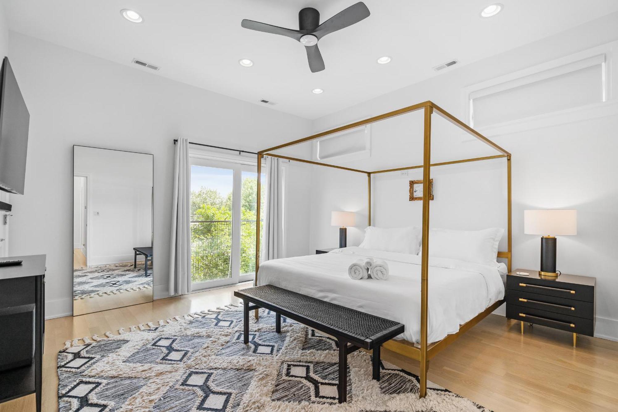 Holiday home Luxe Sfh Bucktown Retreat With Garage Parking