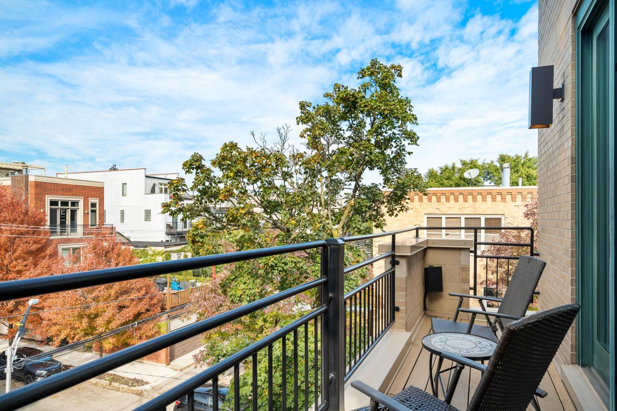 Luxe Penthouse With Theater And Amazing