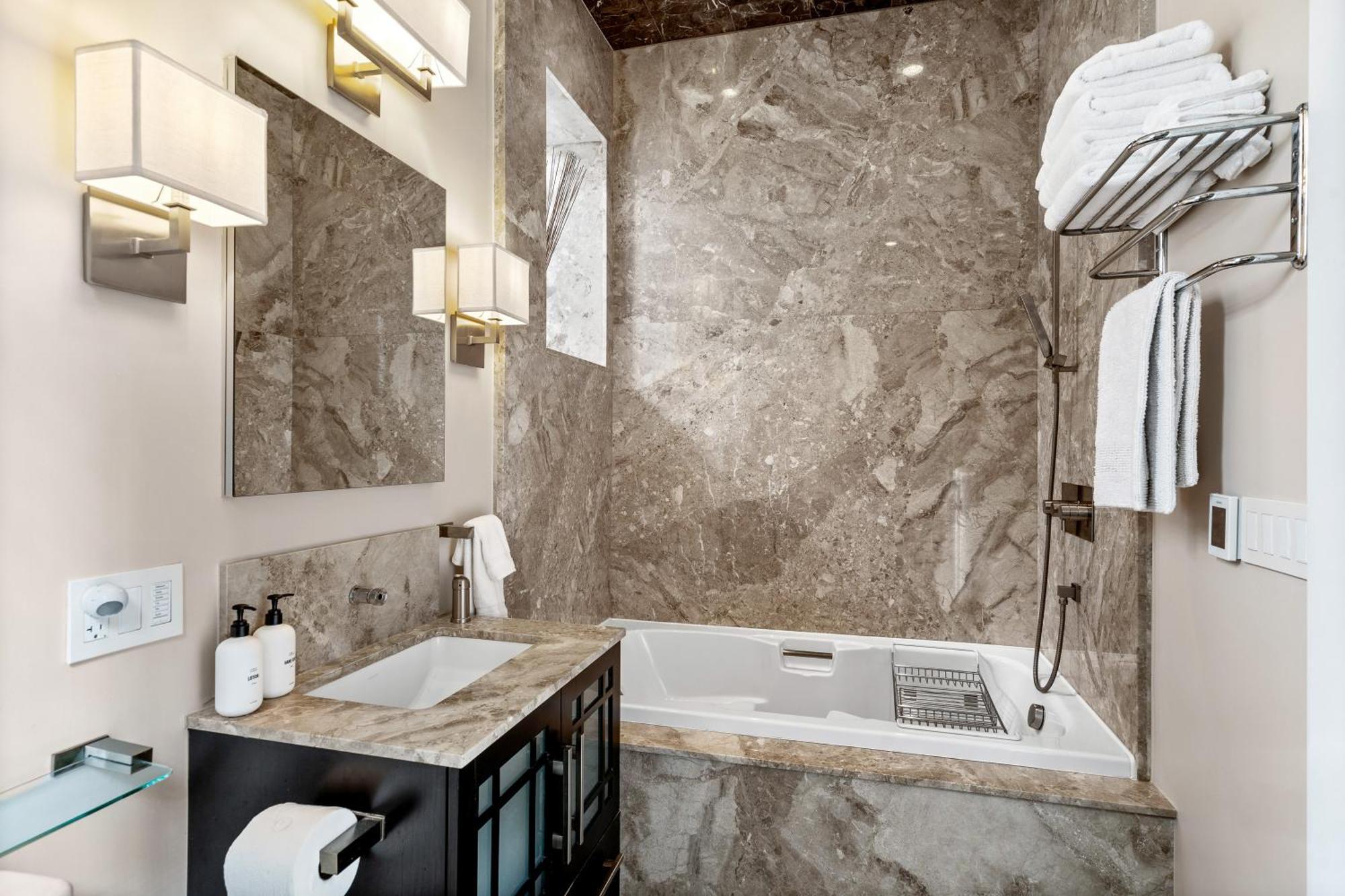 Luxe Penthouse With Theater And Amazing * Chicago
