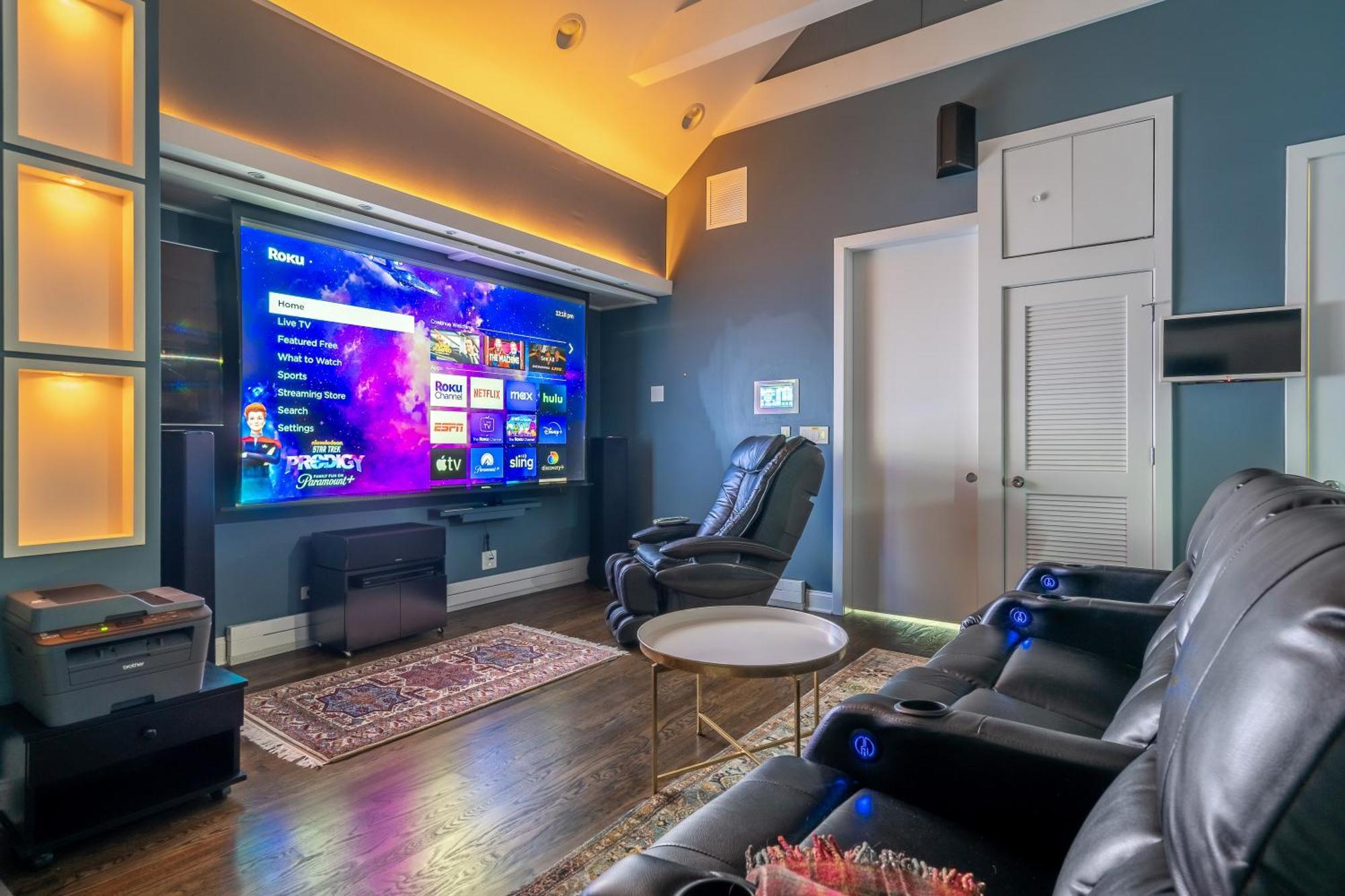 Holiday home Luxe Penthouse With Theater And Amazing