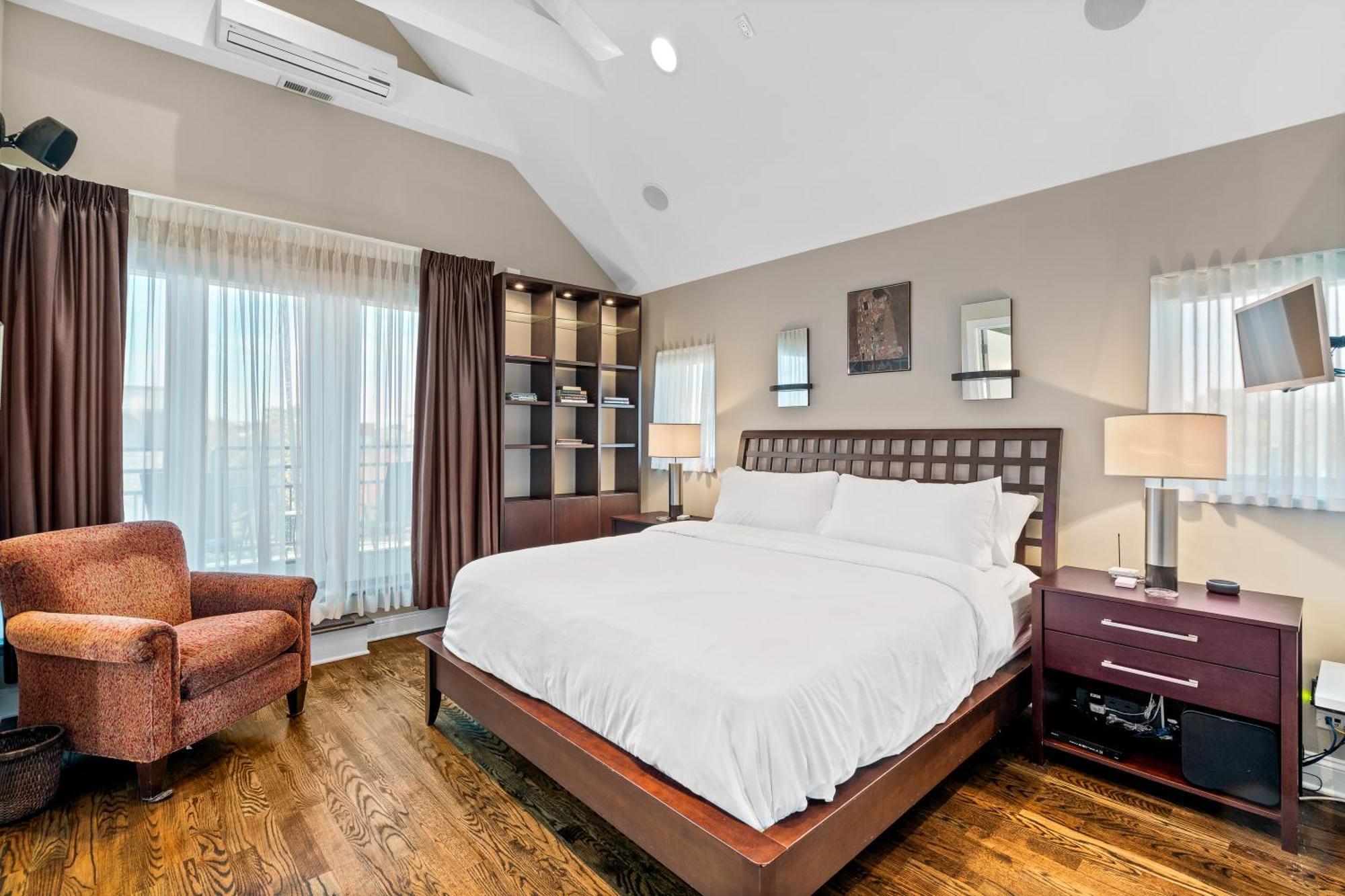 Luxe Penthouse With Theater And Amazing Chicago