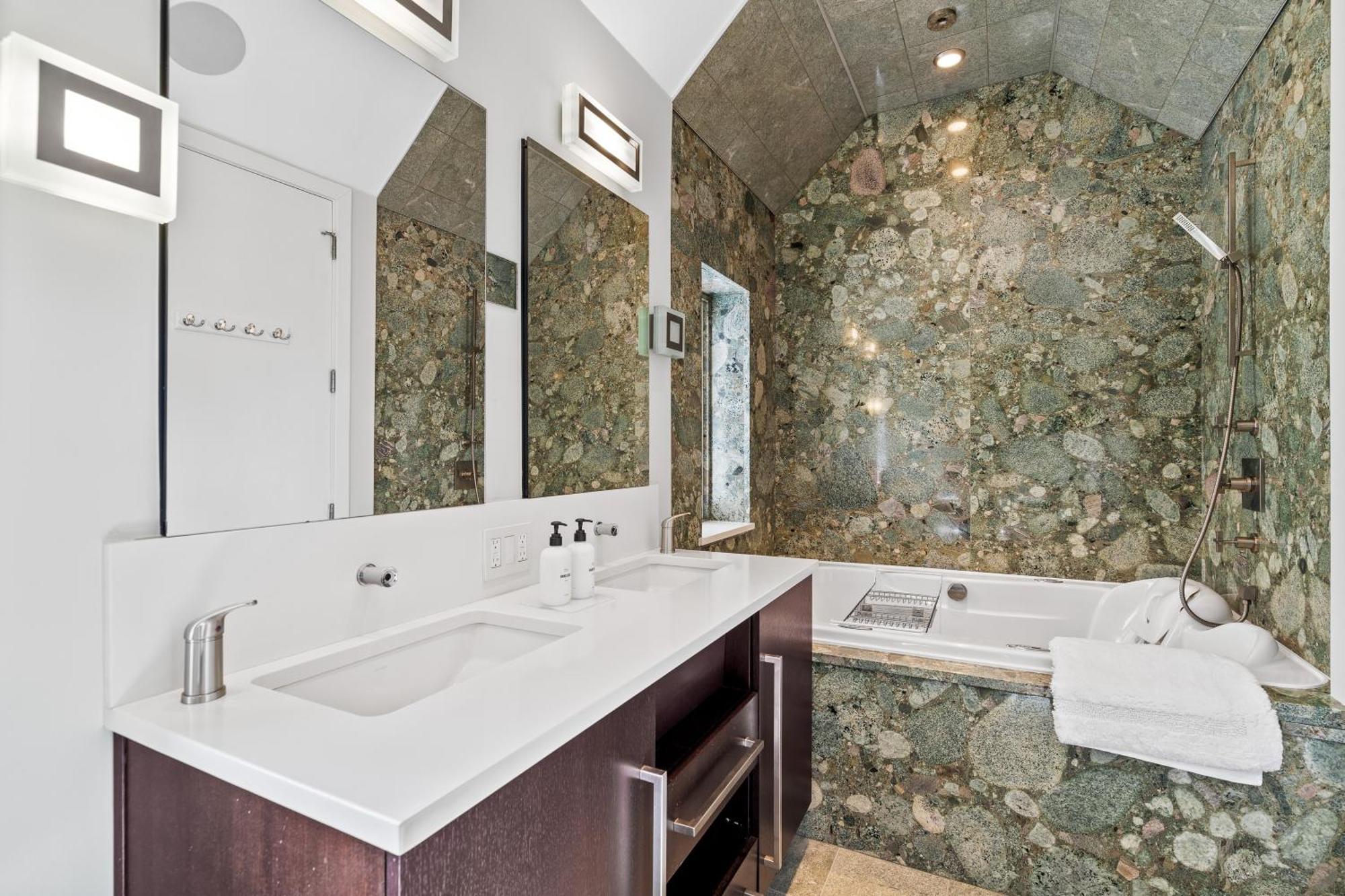 Holiday home Luxe Penthouse With Theater And Amazing *