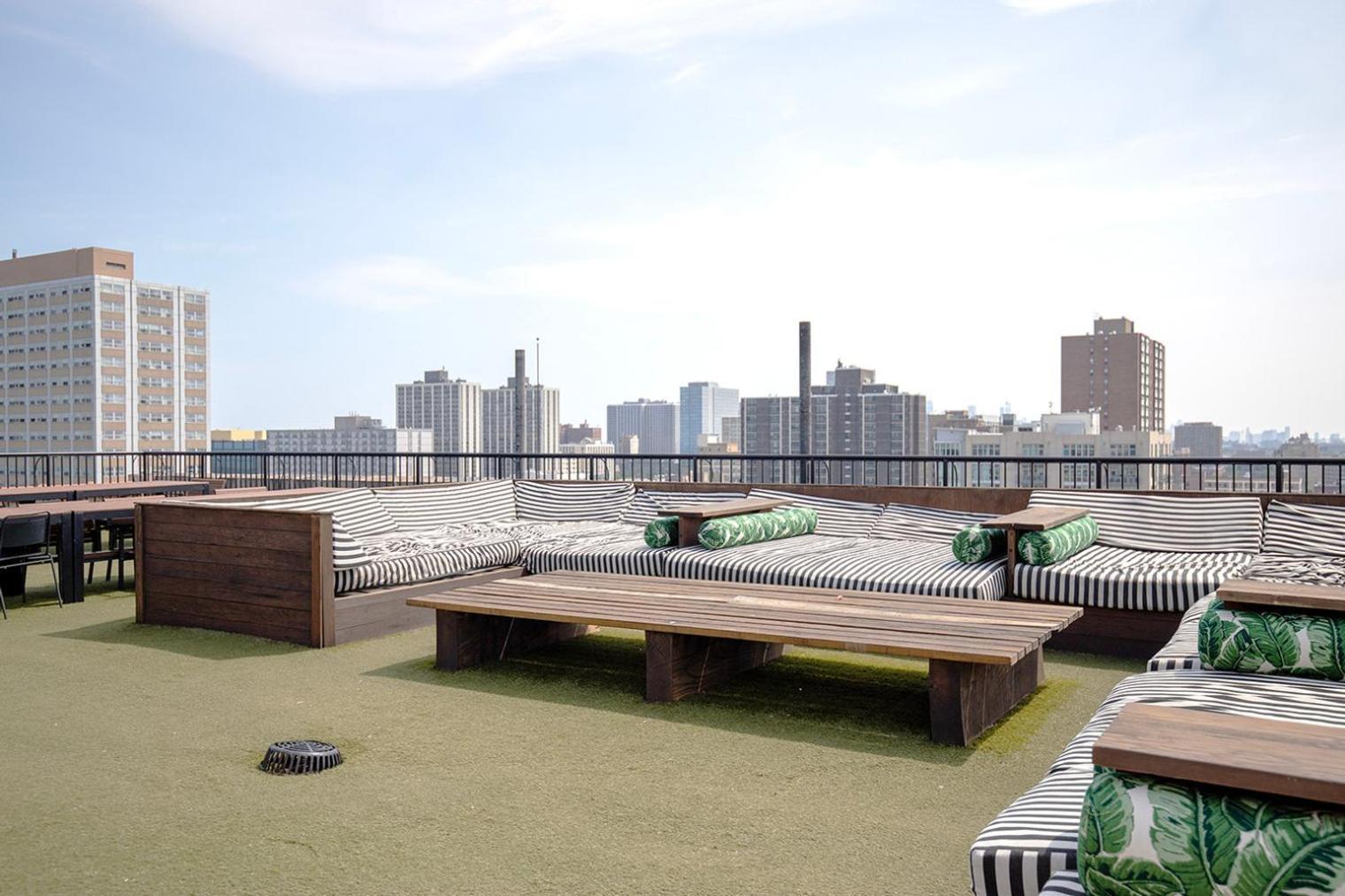 Uptown 1br W Fire Pits Indoor Pool Nr Beach Chi-973 *