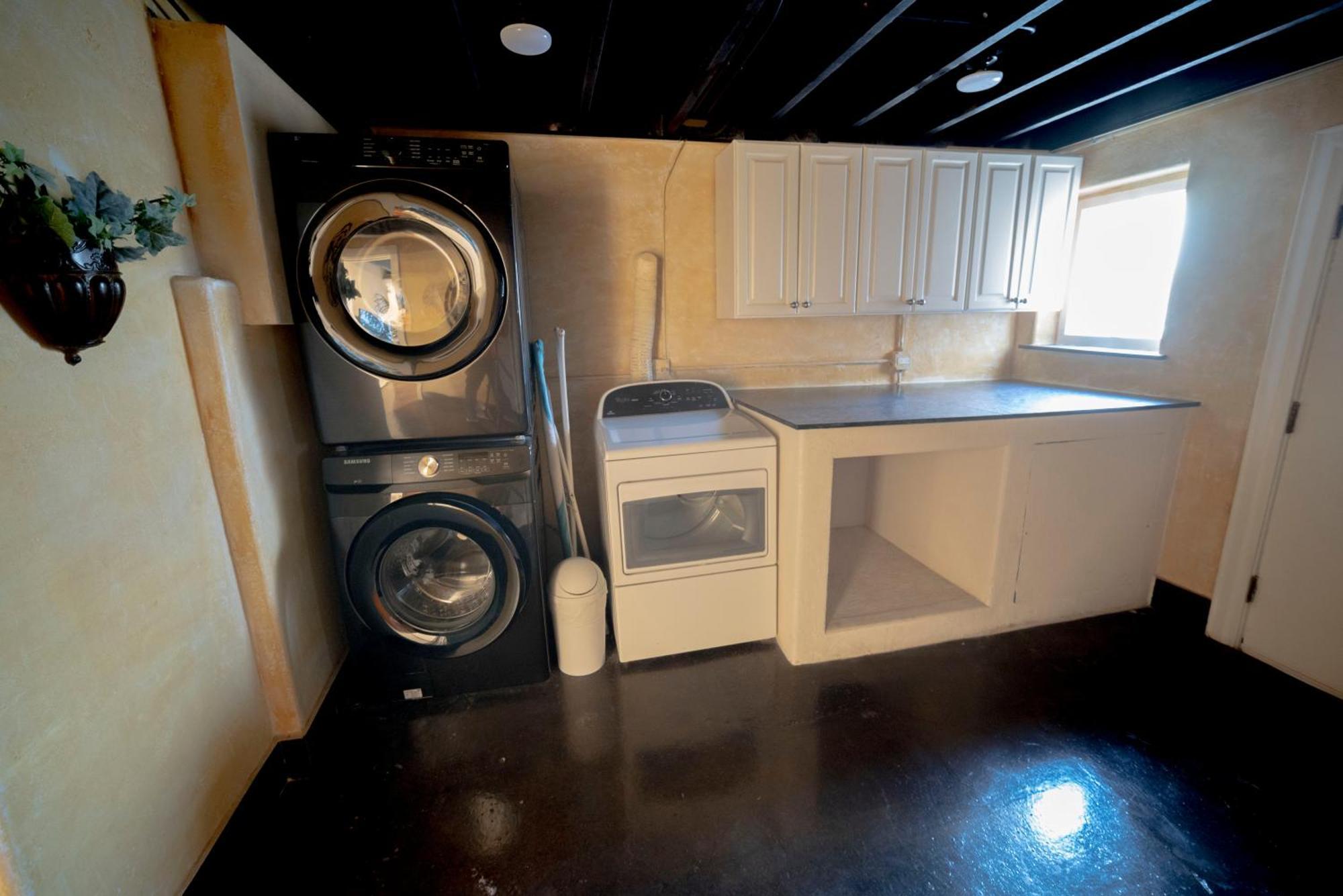 Apartment Bootlegger House Sleeps 10-20 Free Tv & Parking *