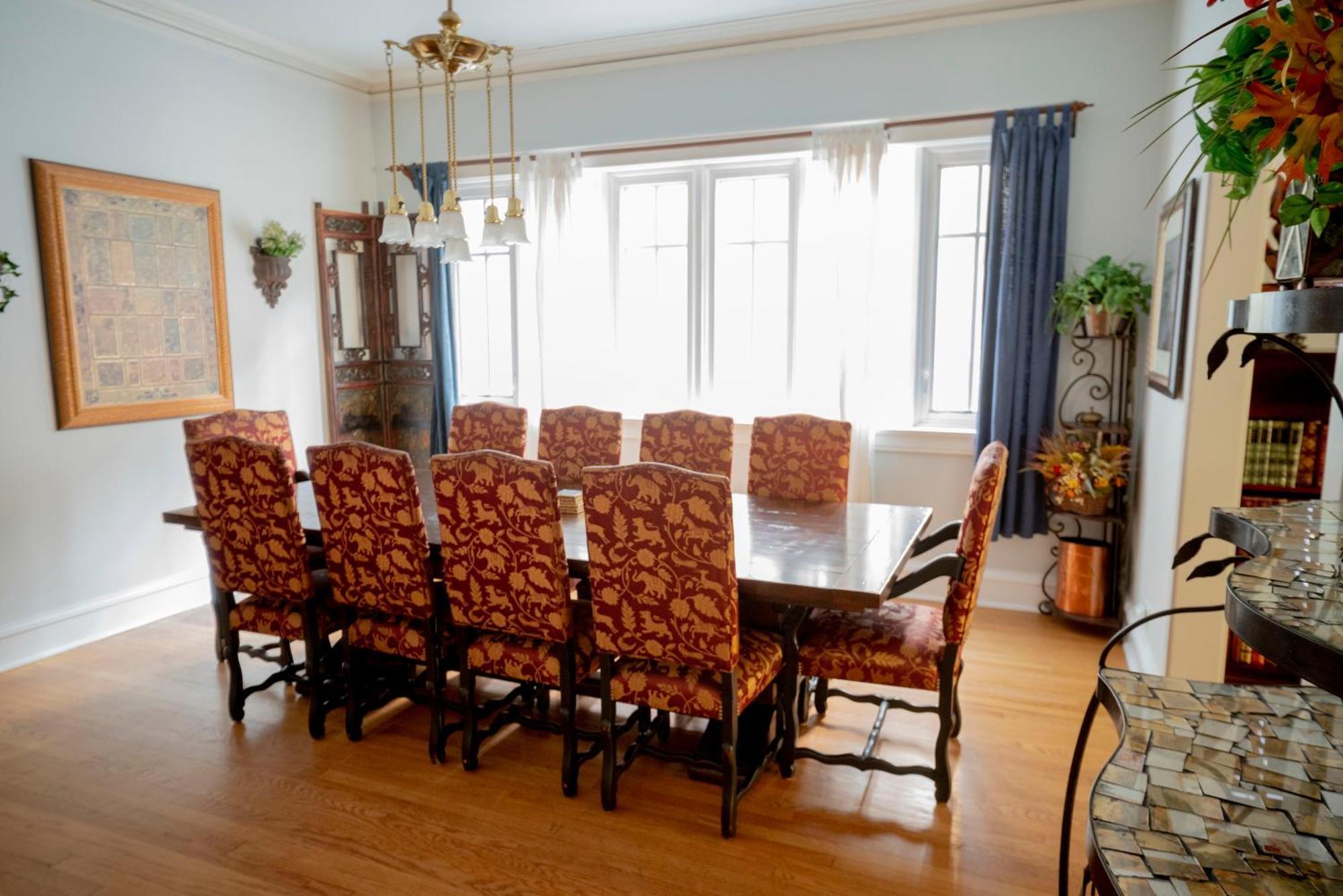 Bootlegger House Sleeps 10-20 Free Tv & Parking *