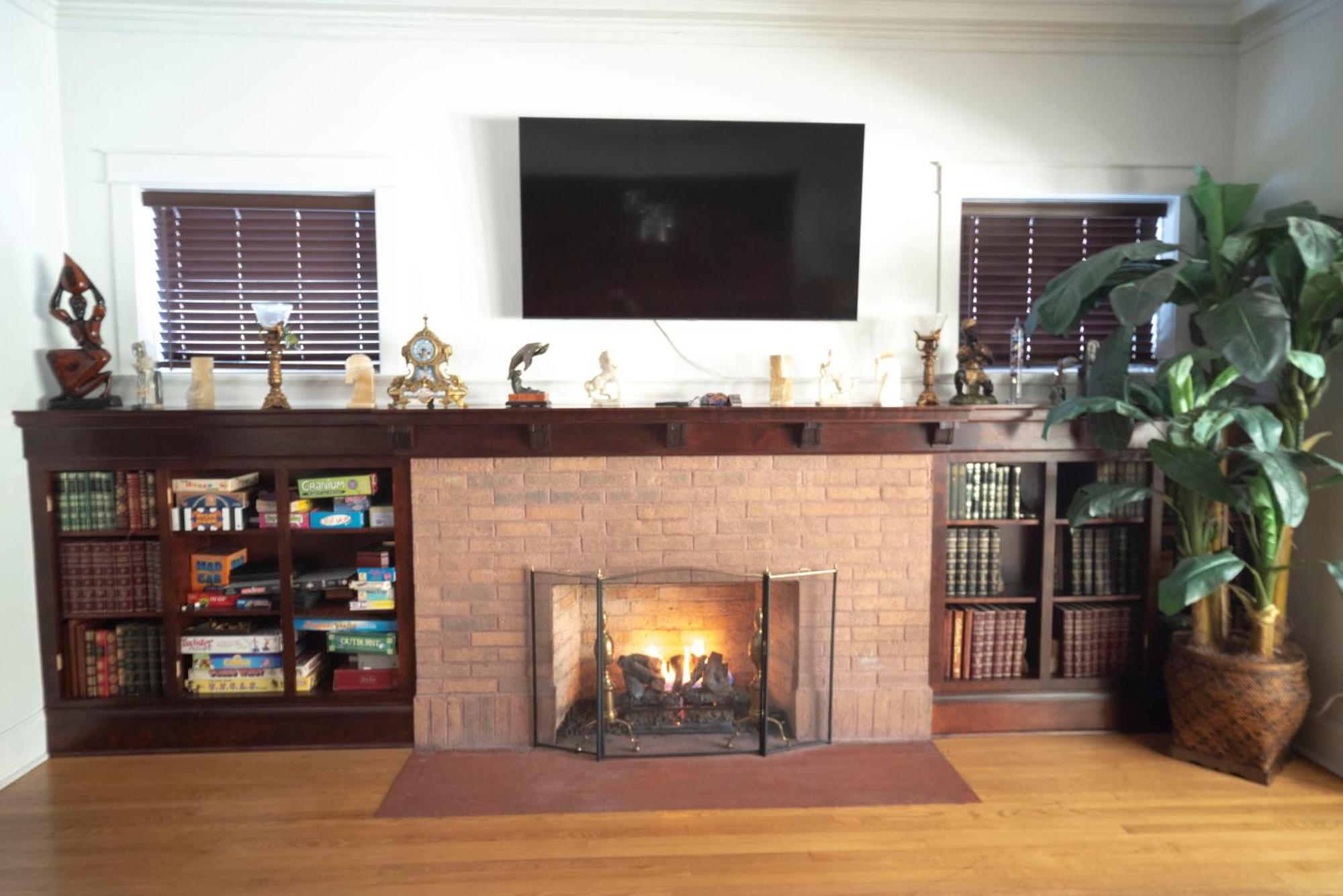 Bootlegger House Sleeps 10-20 Free Tv & Parking * Chicago