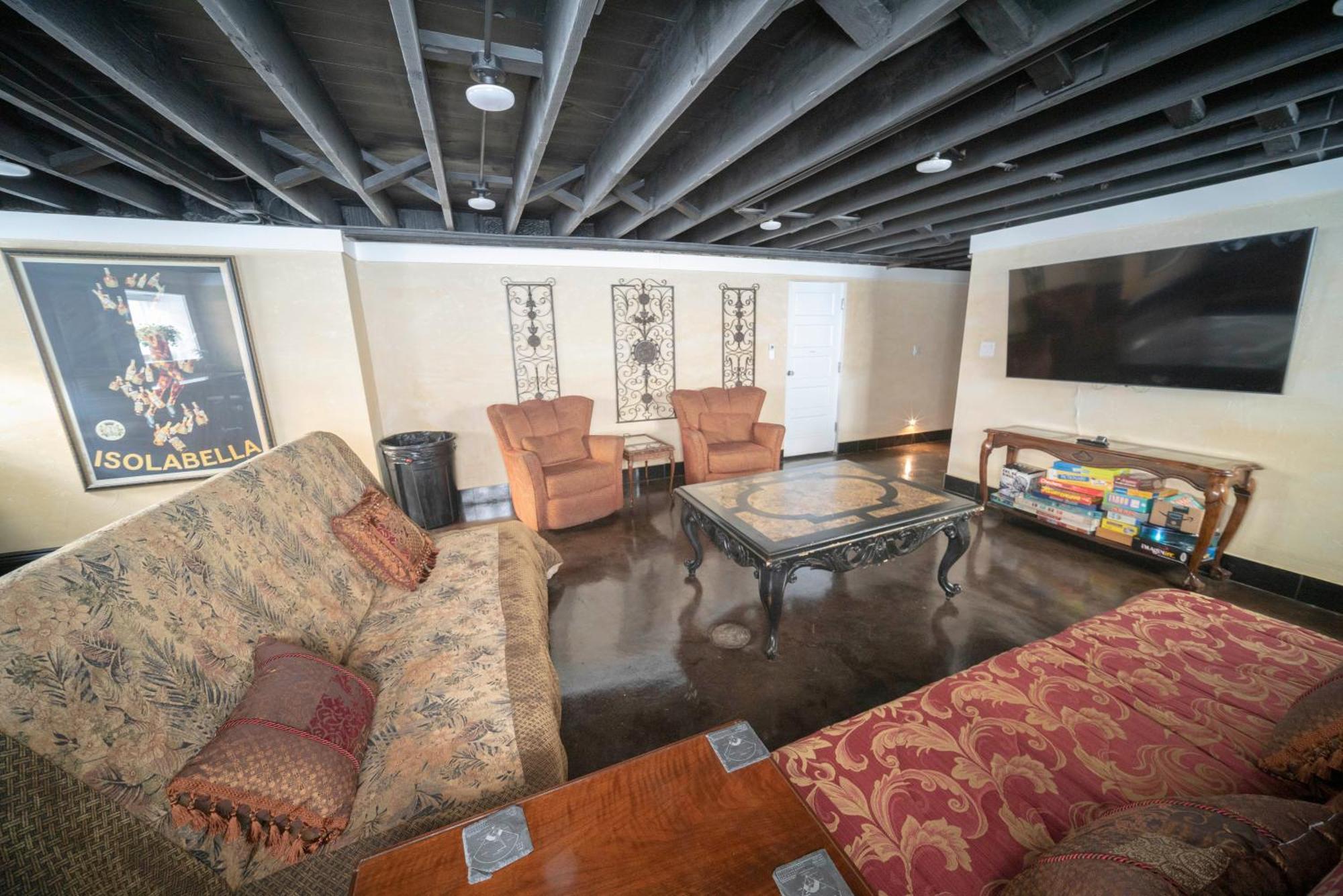 Apartment Bootlegger House Sleeps 10-20 Free Tv & Parking