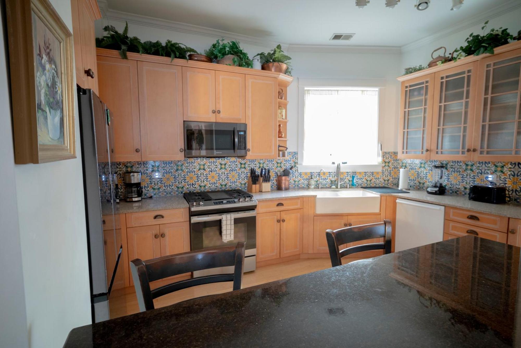 Bootlegger House Sleeps 10-20 Free Tv & Parking Chicago