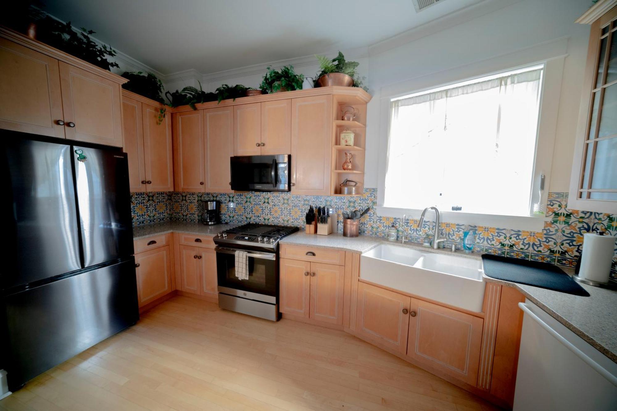 Bootlegger House Sleeps 10-20 Free Tv & Parking Apartment