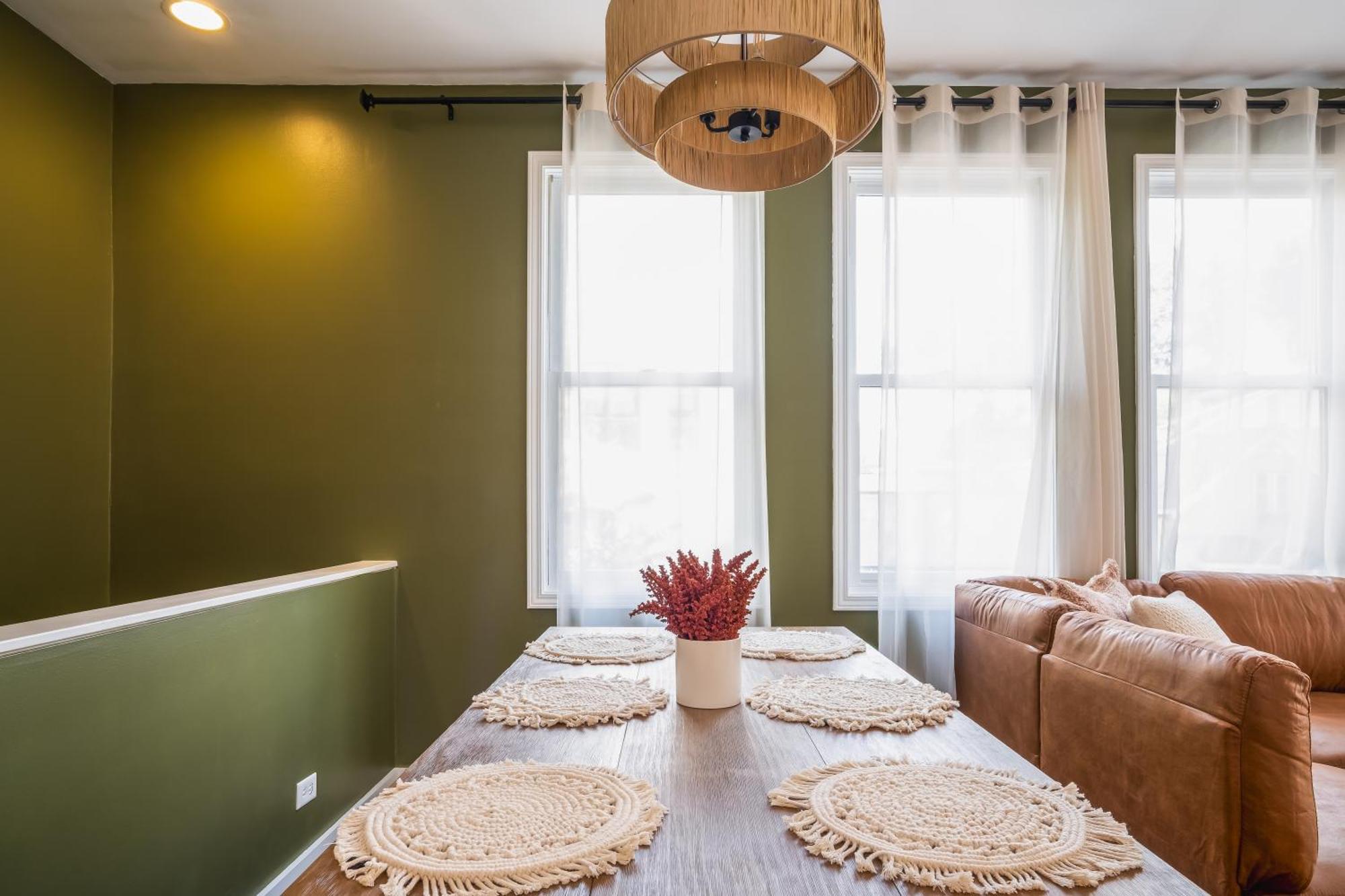 Holiday home Modern Townhome With King & Private Patio Chicago