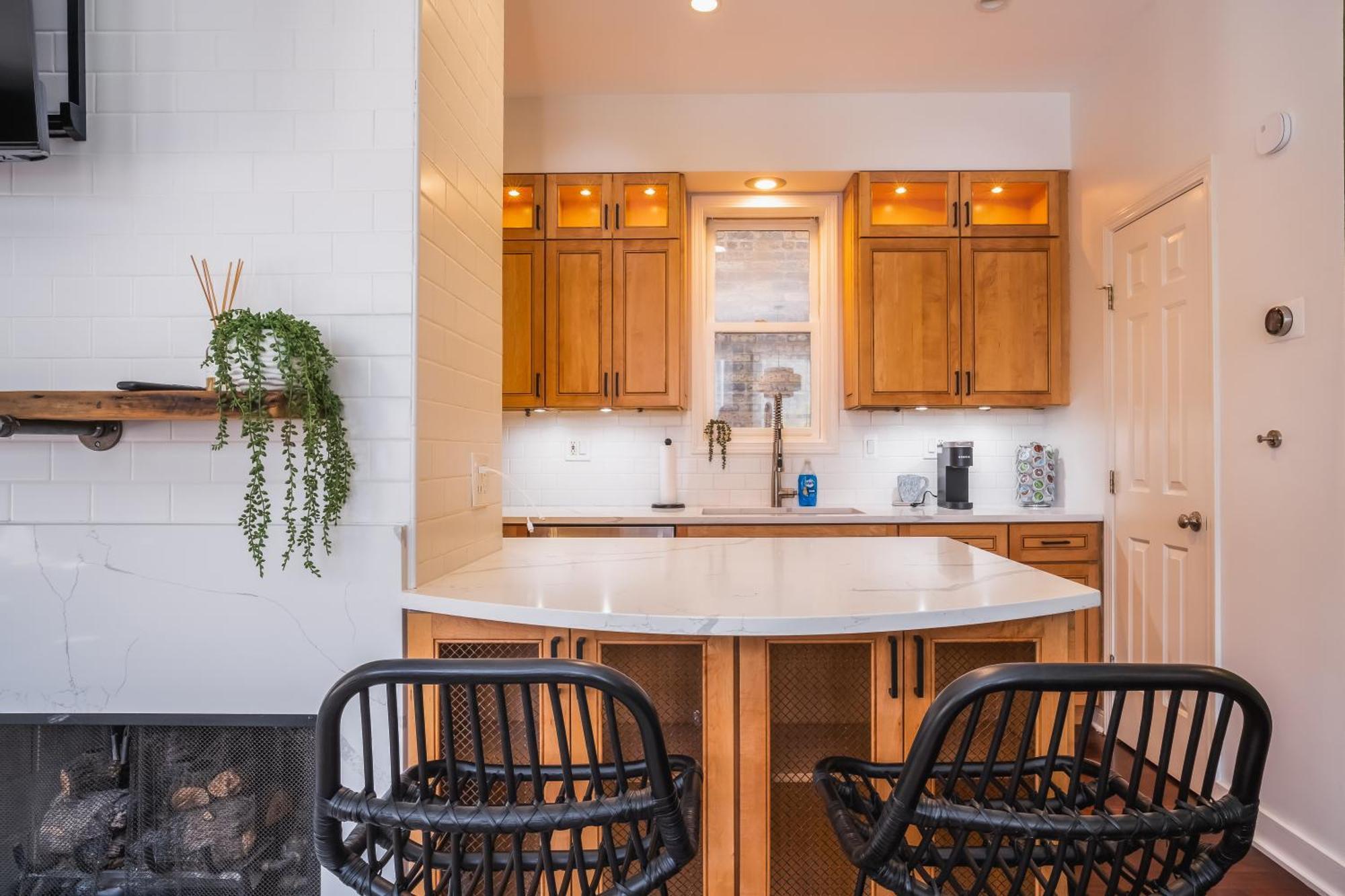 Modern Townhome With King & Private Patio * Chicago