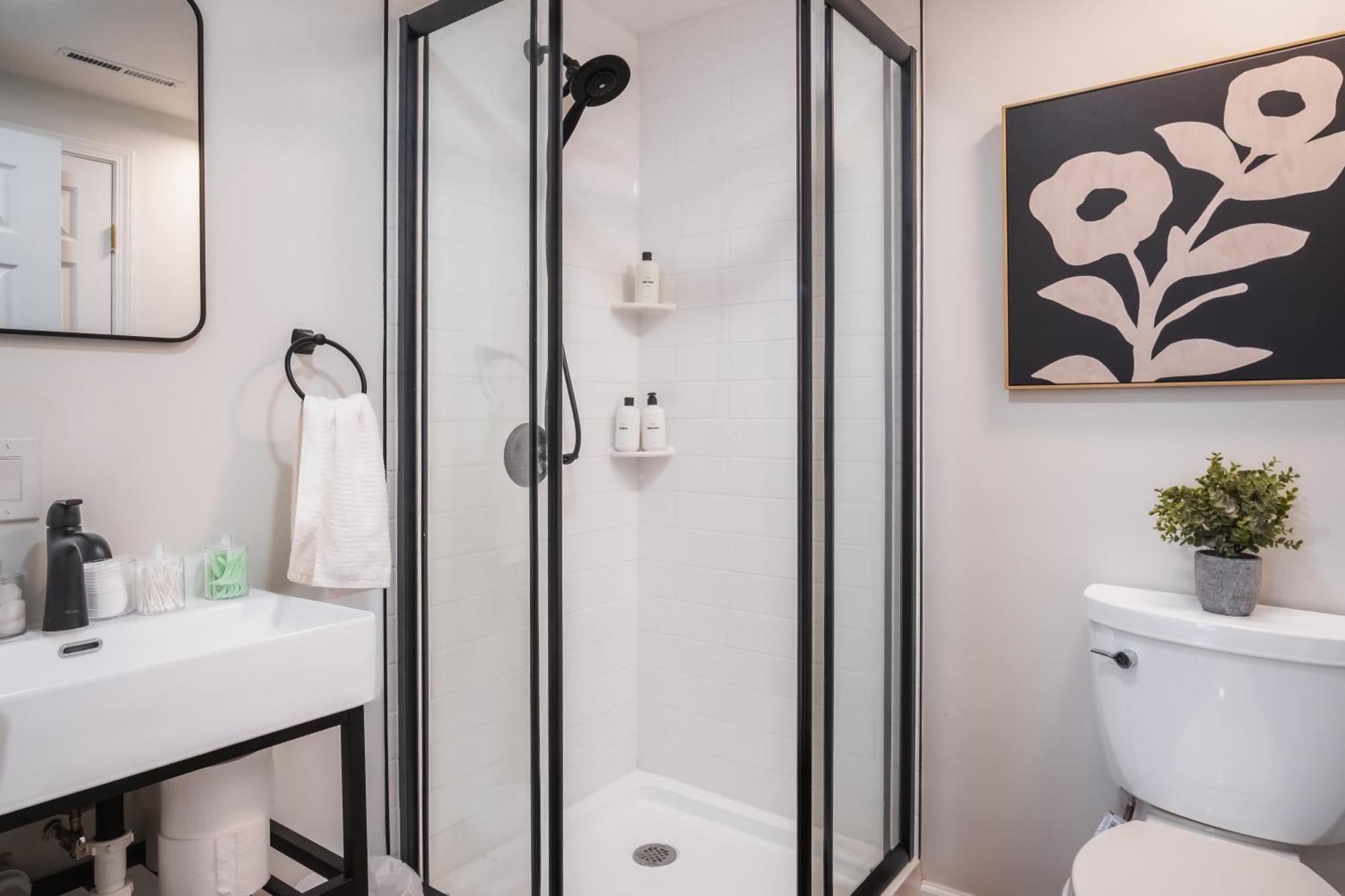 Modern Townhome With King & Private Patio Holiday home Chicago