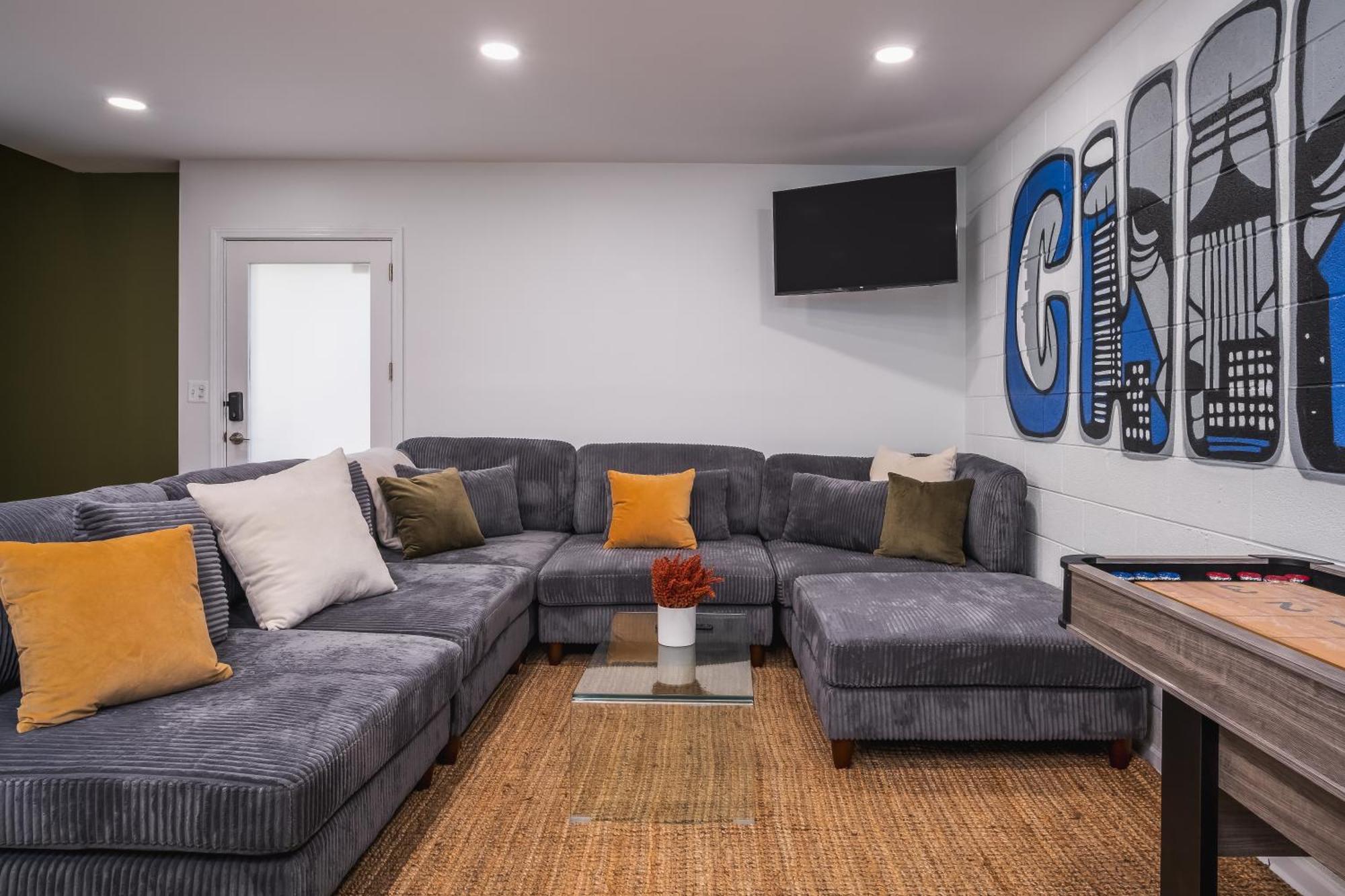 Modern Townhome With King & Private Patio Chicago