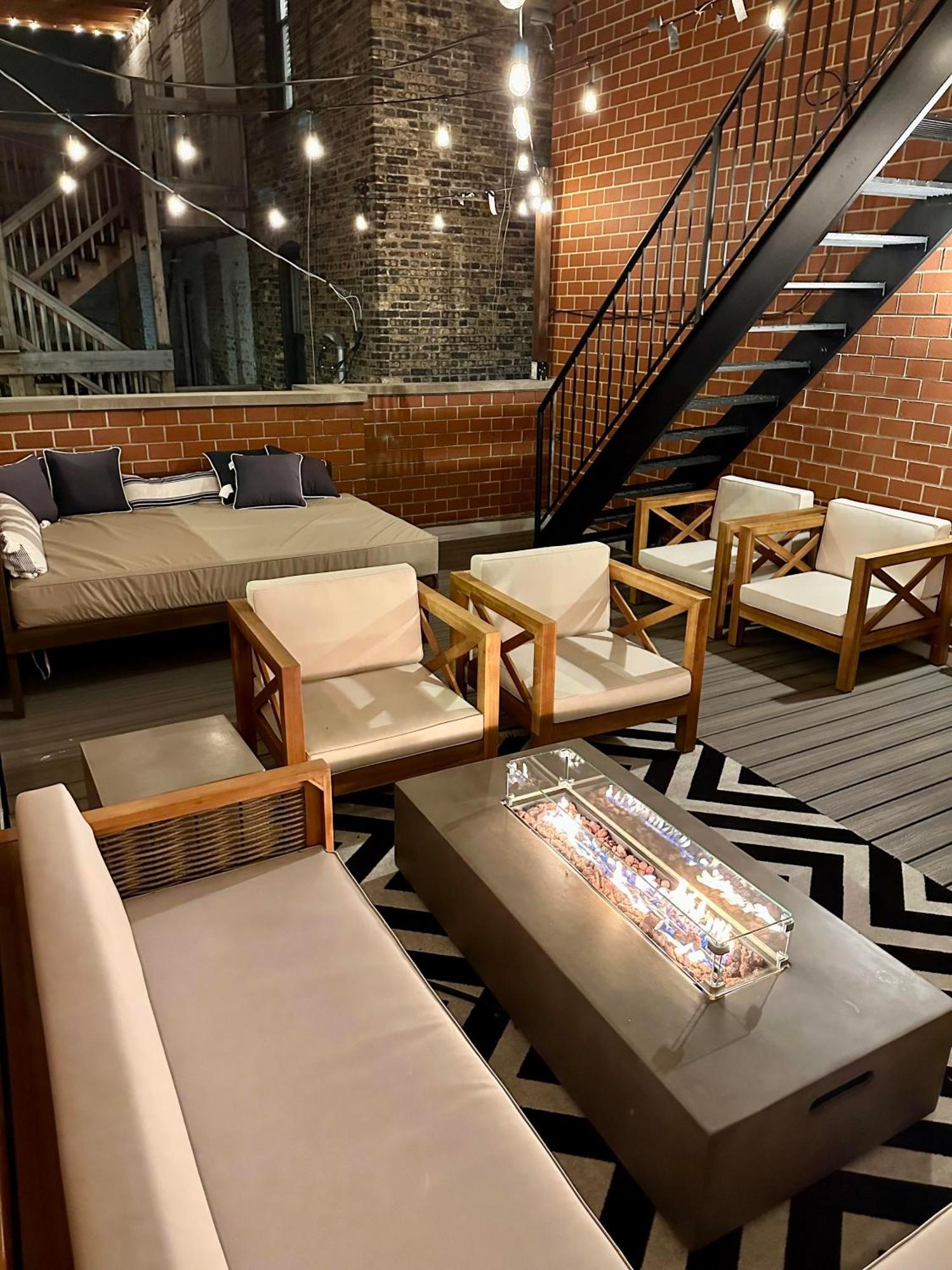 Holiday home Modern Townhome With King & Private Patio Chicago