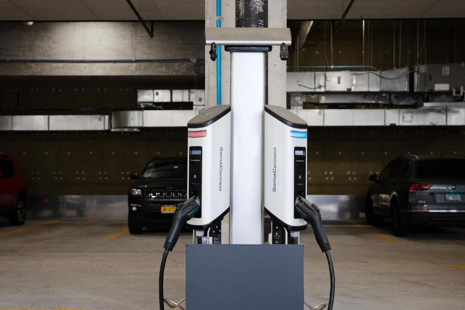 West Loop Jr 1br W Rooftop Dog Run Nr I-90 Chi-967 Chicago