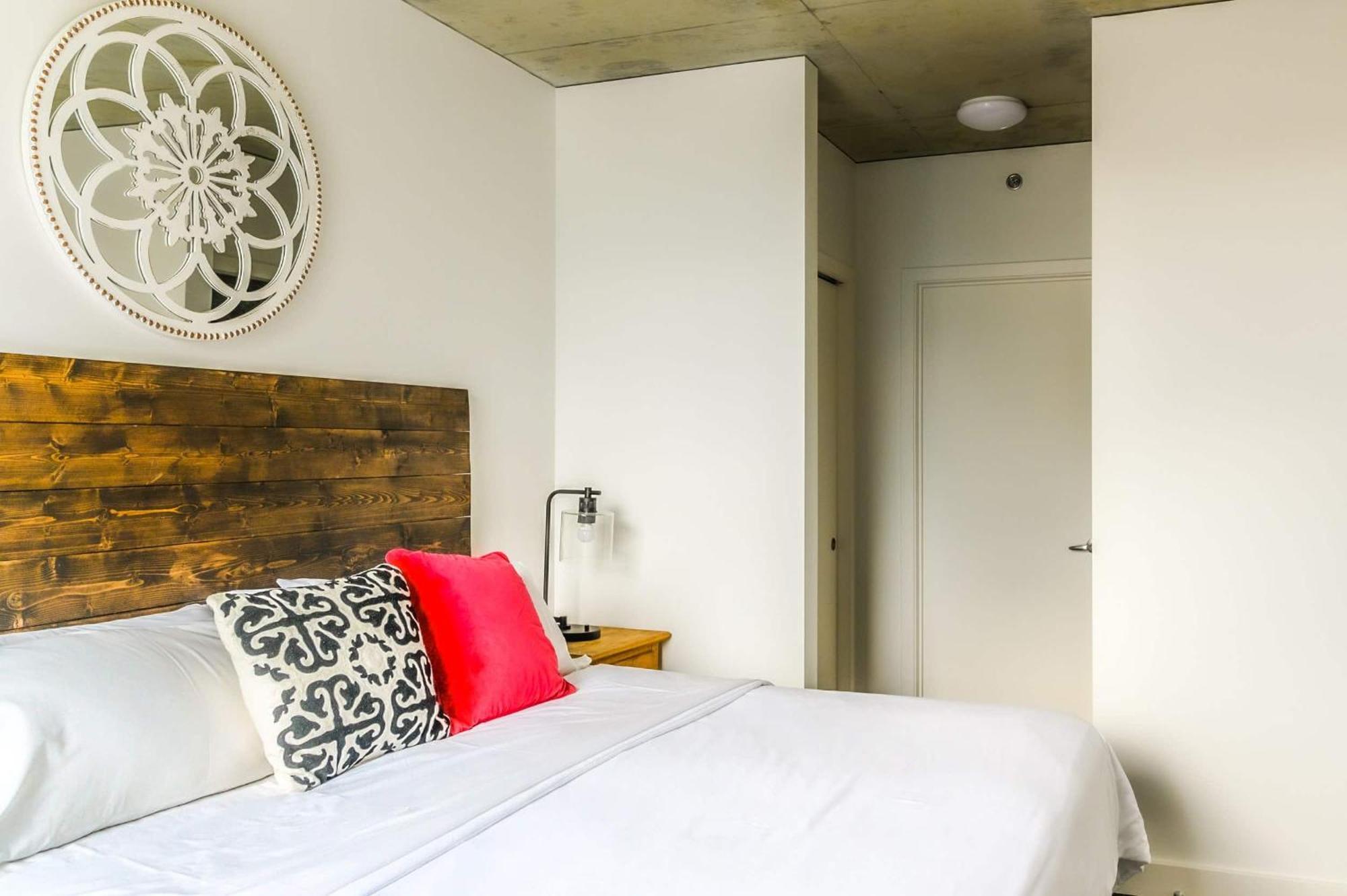2b,2ba Luxury Balcony,wi-fi, Paid In&out Parking In Bldg *