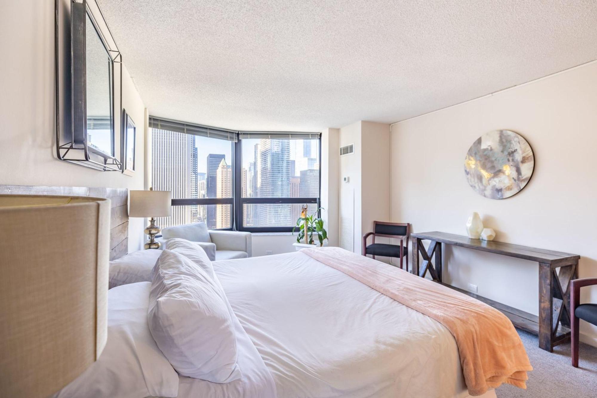 3br Exquisite View Loft W/ Parking In Building Apartment