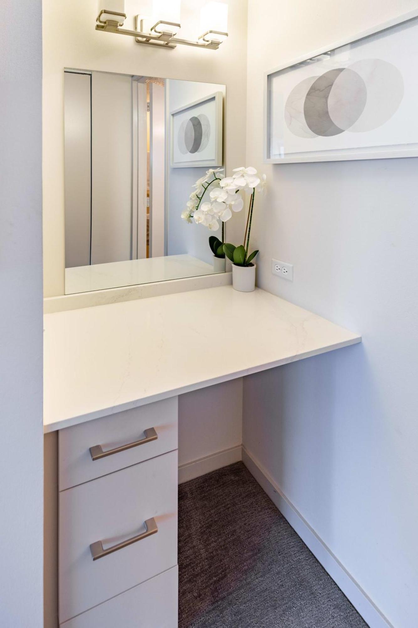 3br Exquisite View Loft W/ Parking In Building