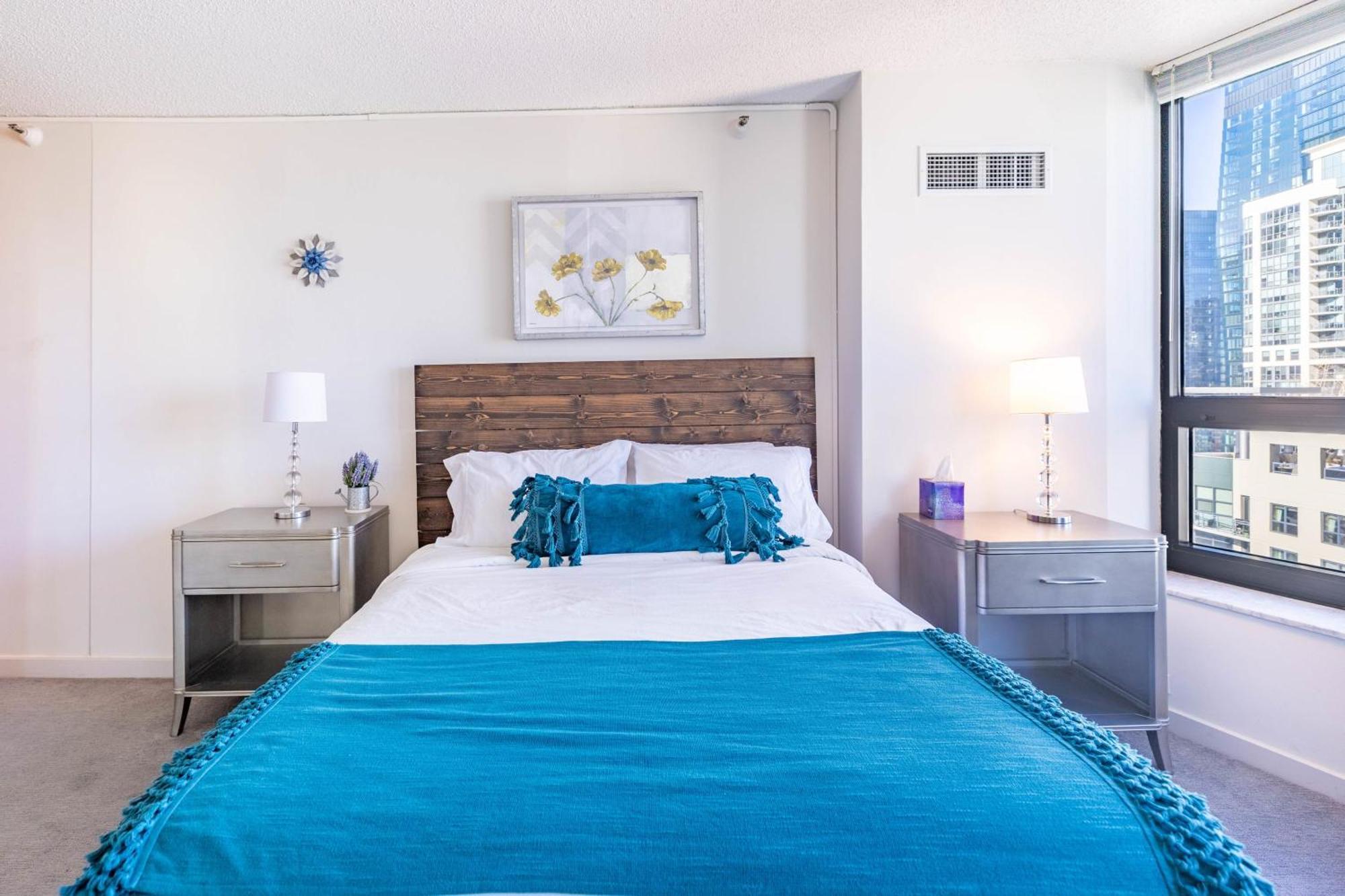 3br Exquisite View Loft W/ Parking In Building Apartment