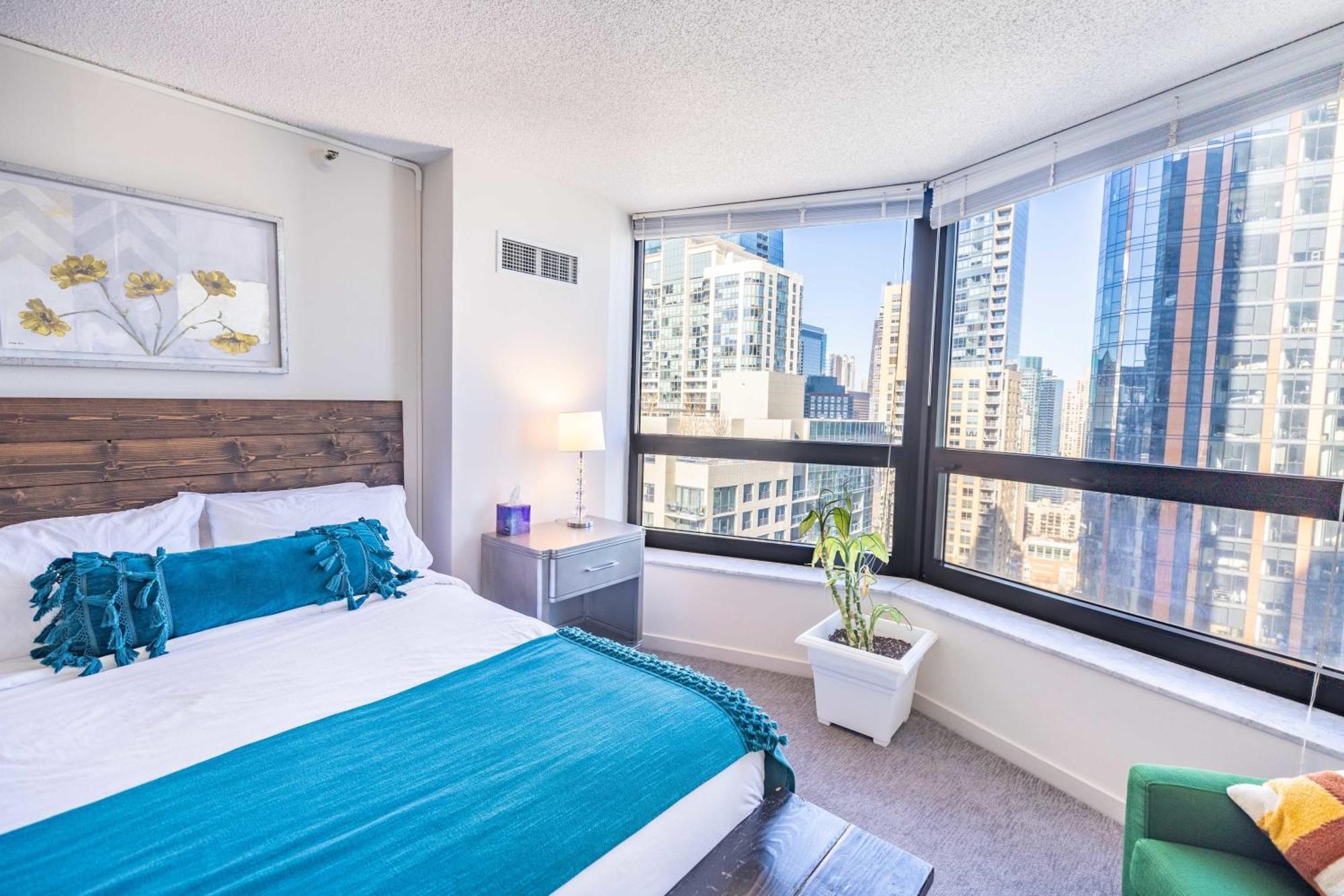 3br Exquisite View Loft W/ Parking In Building Chicago