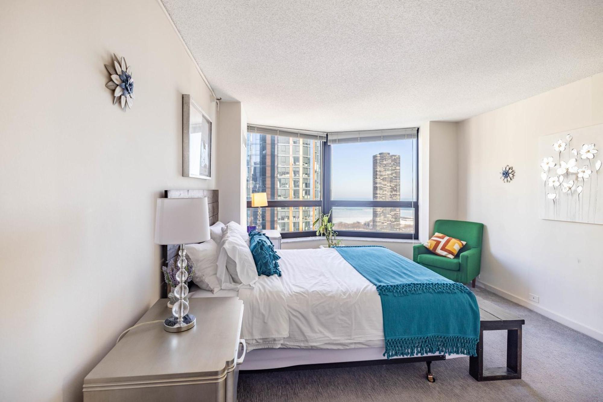 Apartment 3br Exquisite View Loft W/ Parking In Building *