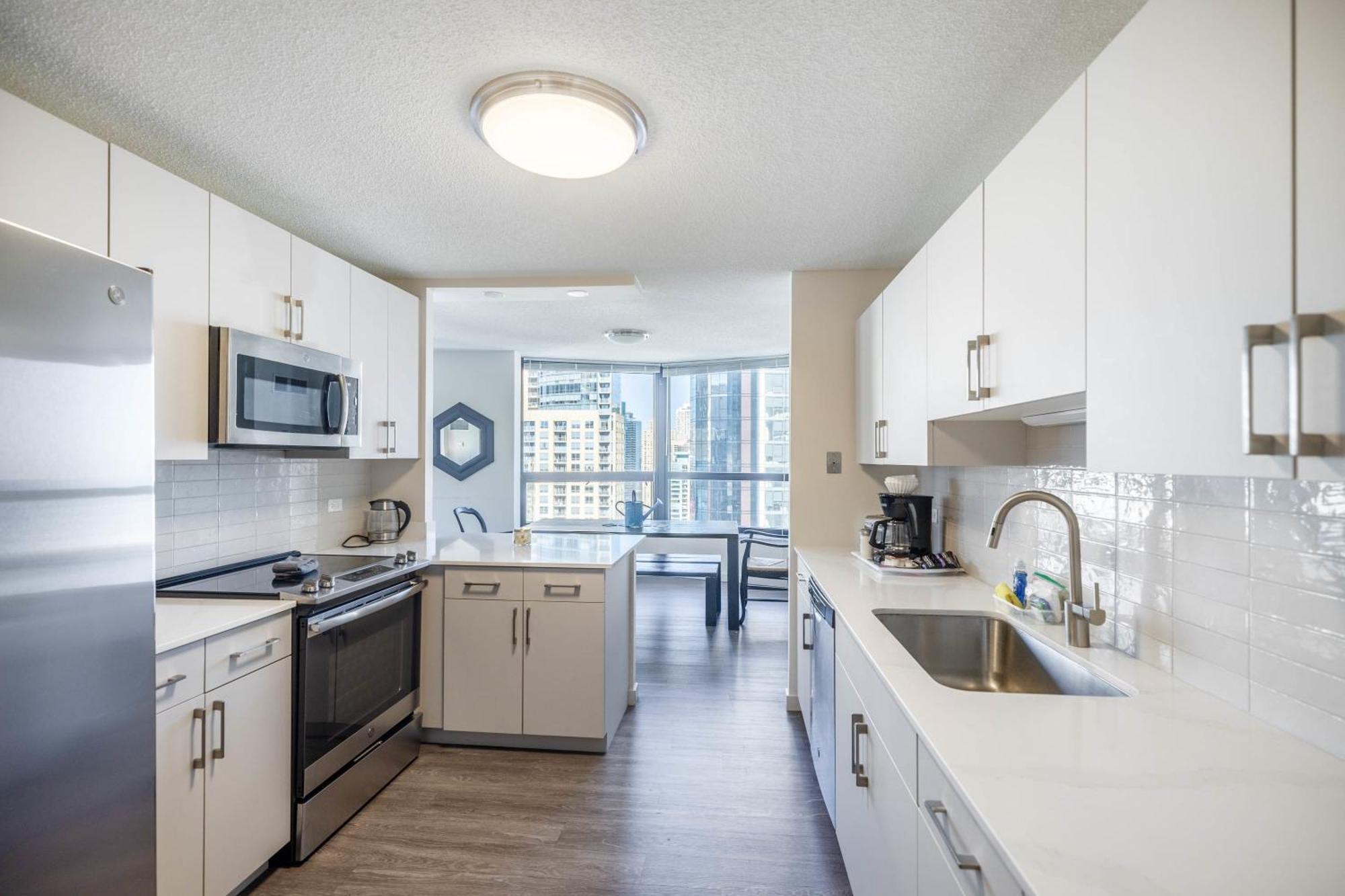 3br Exquisite View Loft W/ Parking In Building Apartment *