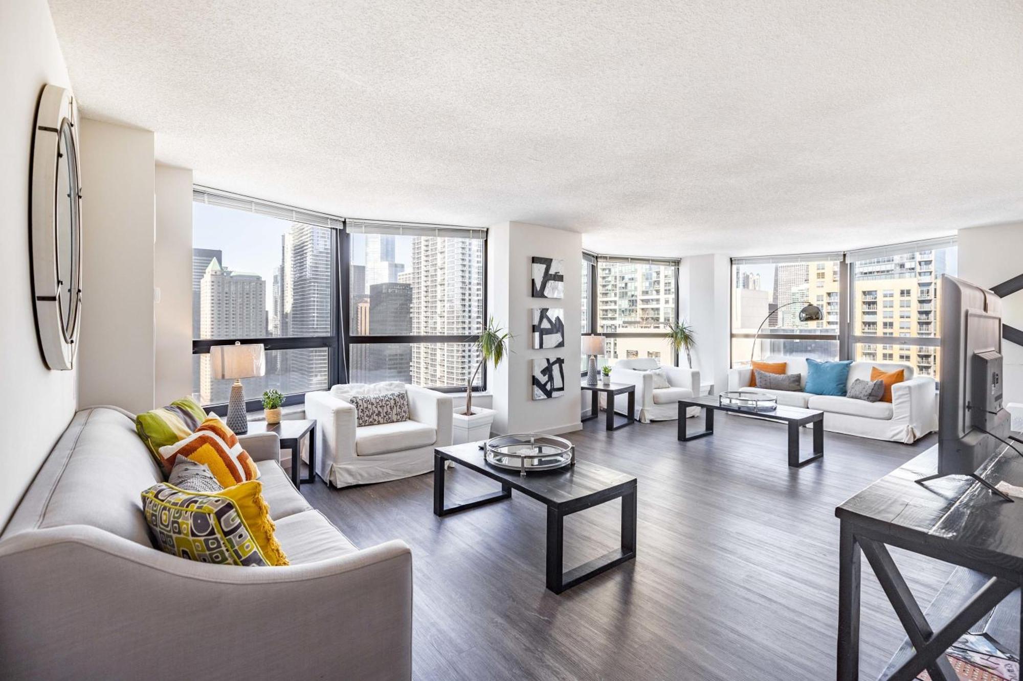Apartment 3br Exquisite View Loft W/ Parking In Building Chicago