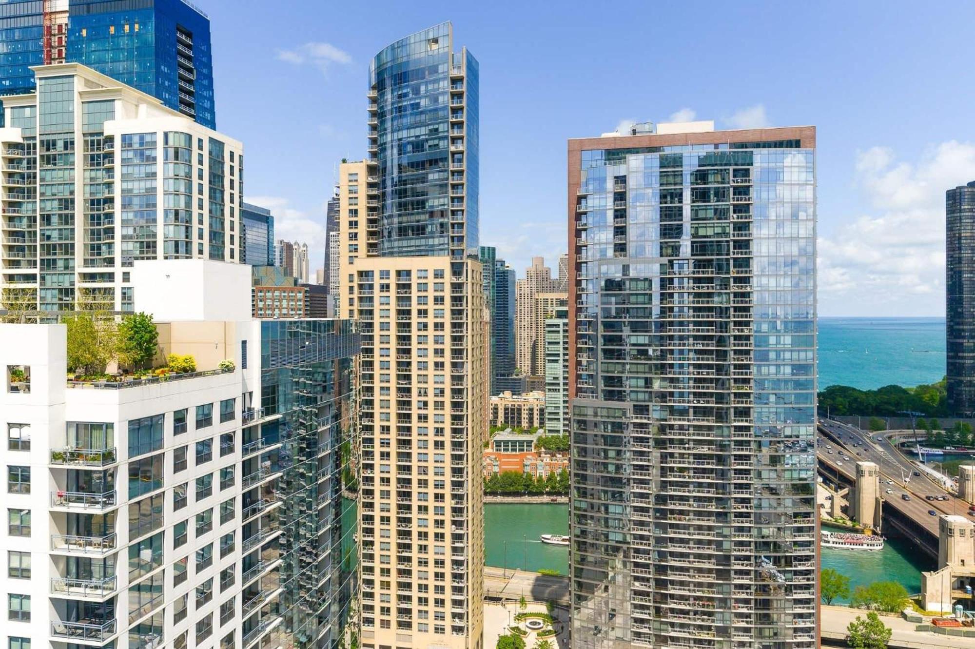 3br Exquisite View Loft W/ Parking In Building *