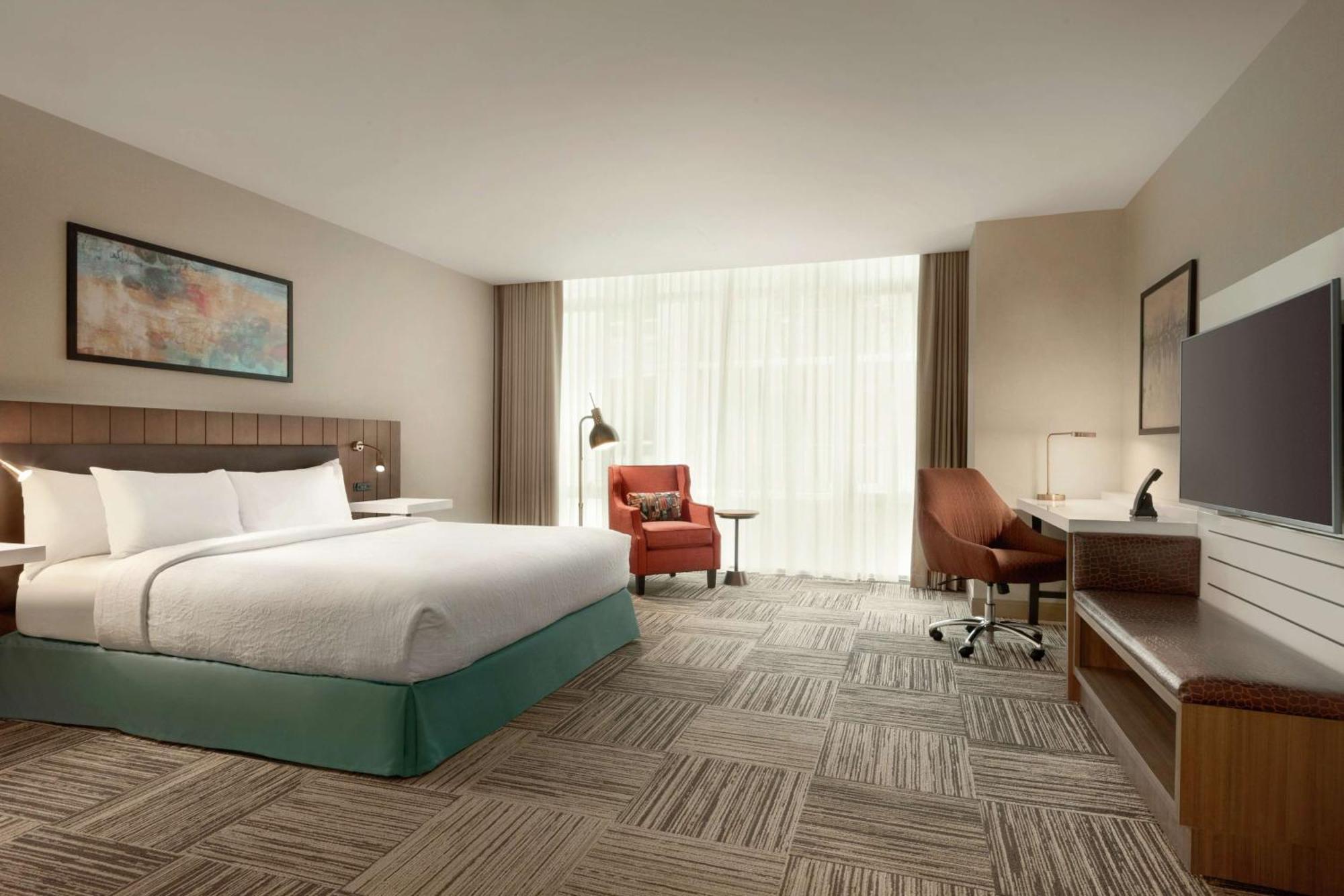Hilton Garden Downtown South Loop Hotel