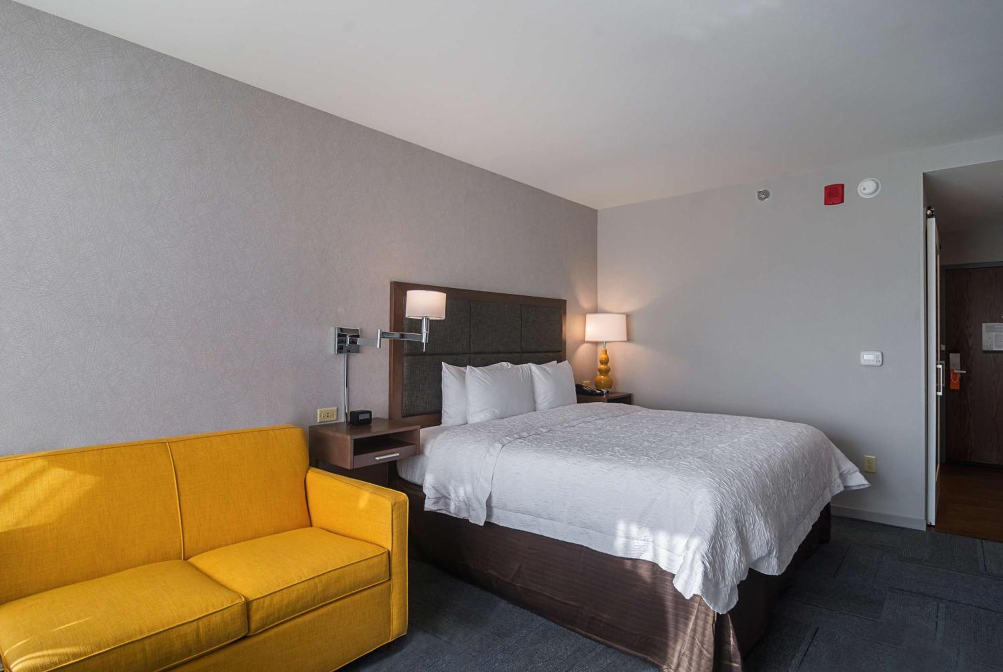 Hampton North-loyola Station, Il Hotel