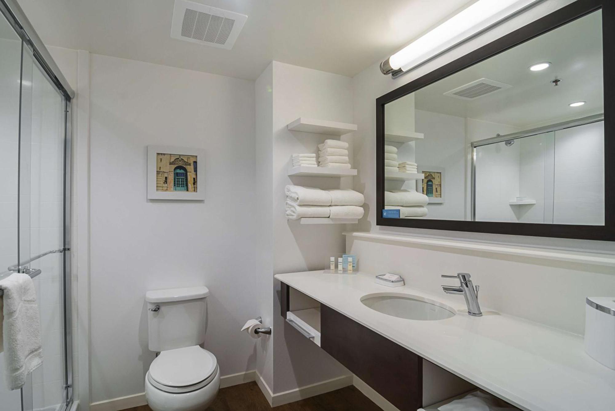 Hampton North-loyola Station, Il Hotel