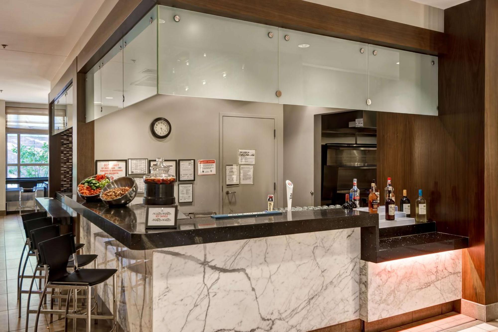 Hotel Embassy - Downtown River North 3*