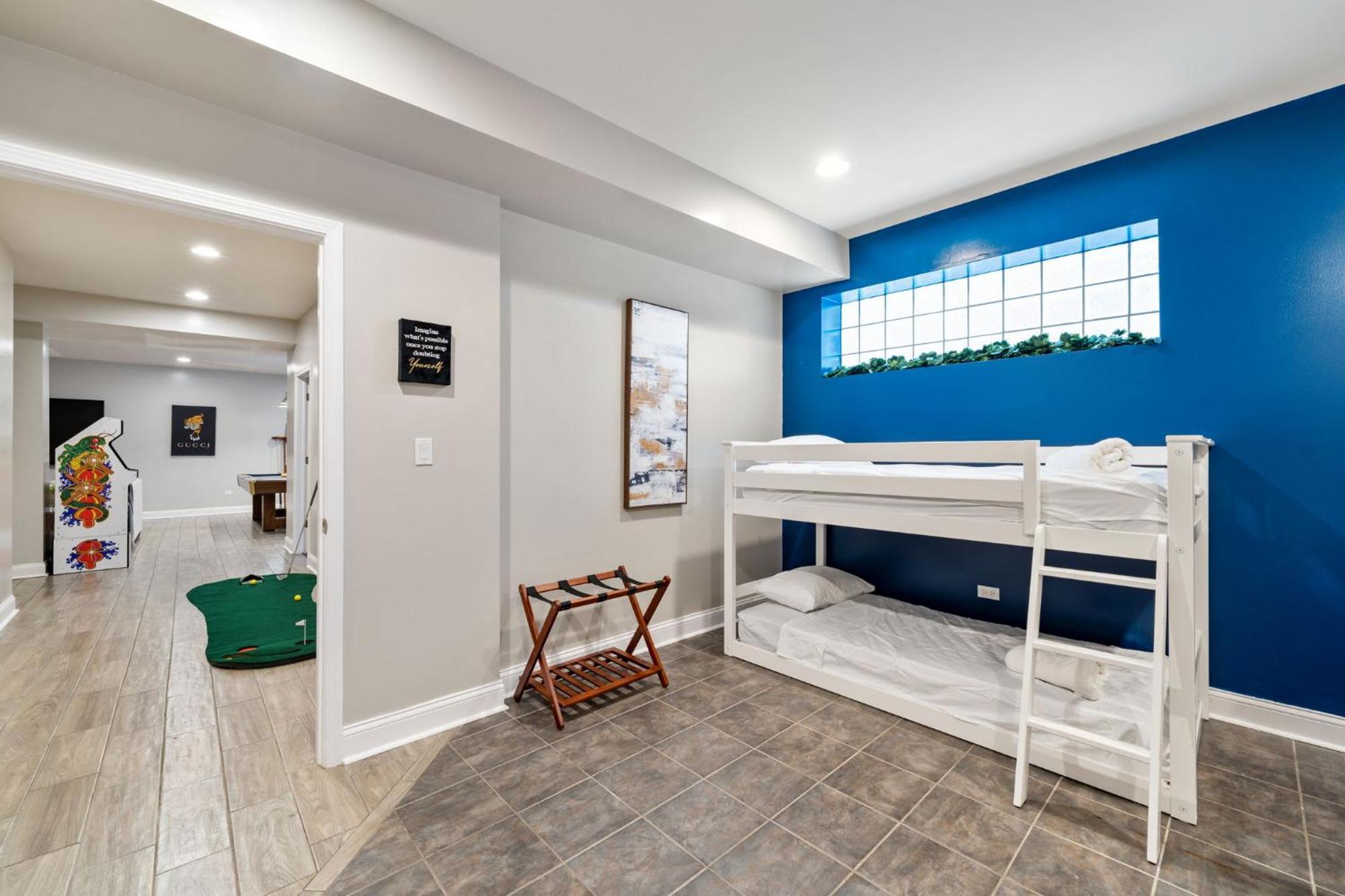 Spacious Luxury Retreat 8 Bed Oasis With 6 Baths Holiday home