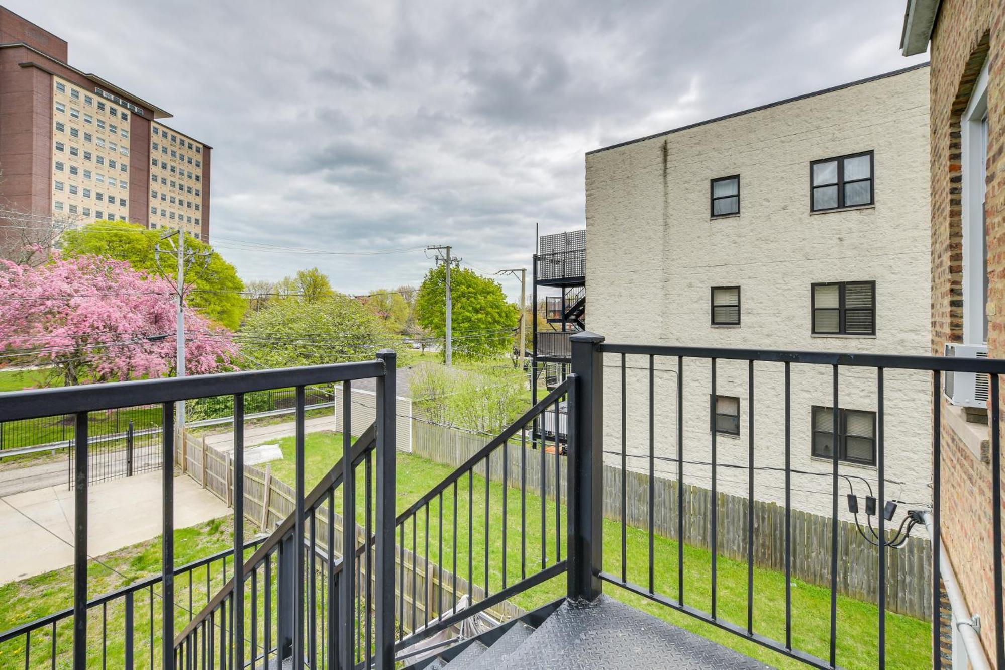 Apartment Vacation Apt - 6 Mi To Downtown! *