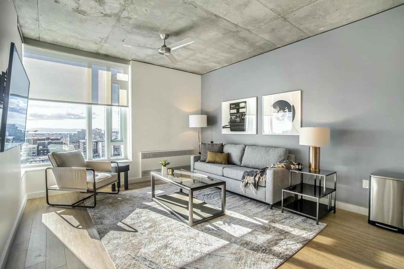 Landing - Modern With Amazing Amenities Apartment Chicago