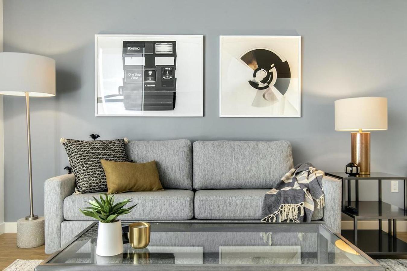 Landing - Modern With Amazing Amenities Apartment Chicago