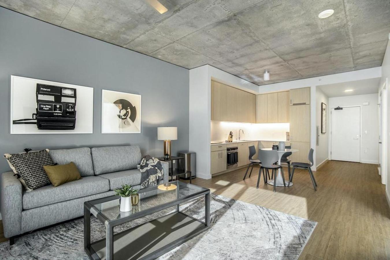 Landing - Modern With Amazing Amenities *