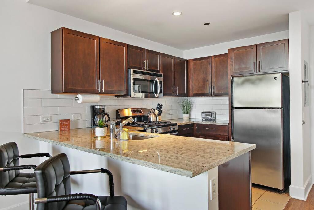 1br Chic & Elite In Hyde Park - Shoreland 714 Apartment *
