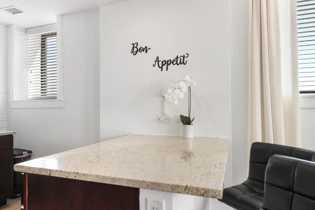 2br Stylish In Hyde Park - Shoreland 1320