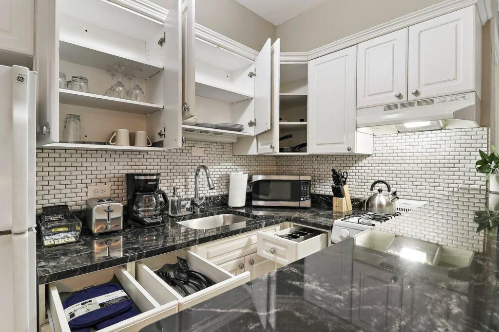 Prime & Fully Furnished - Windermere 609 Chicago