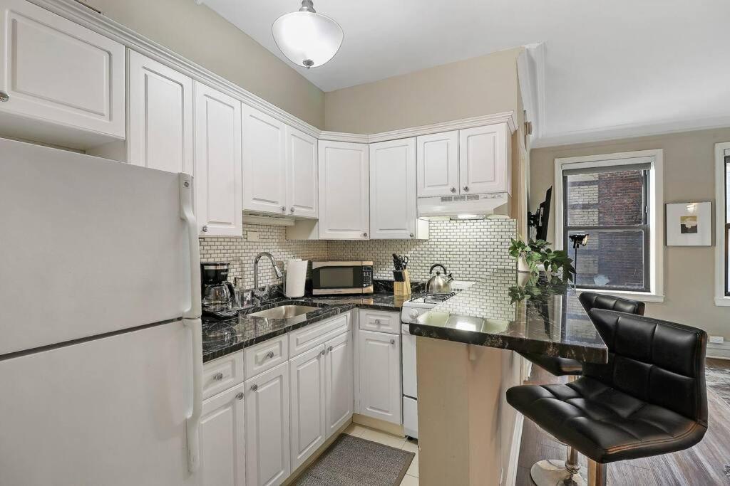 Prime & Fully Furnished - Windermere 609 Chicago