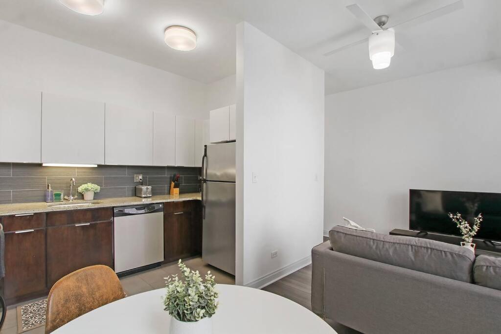1br Modern In - Del Prado 811 Apartment Chicago