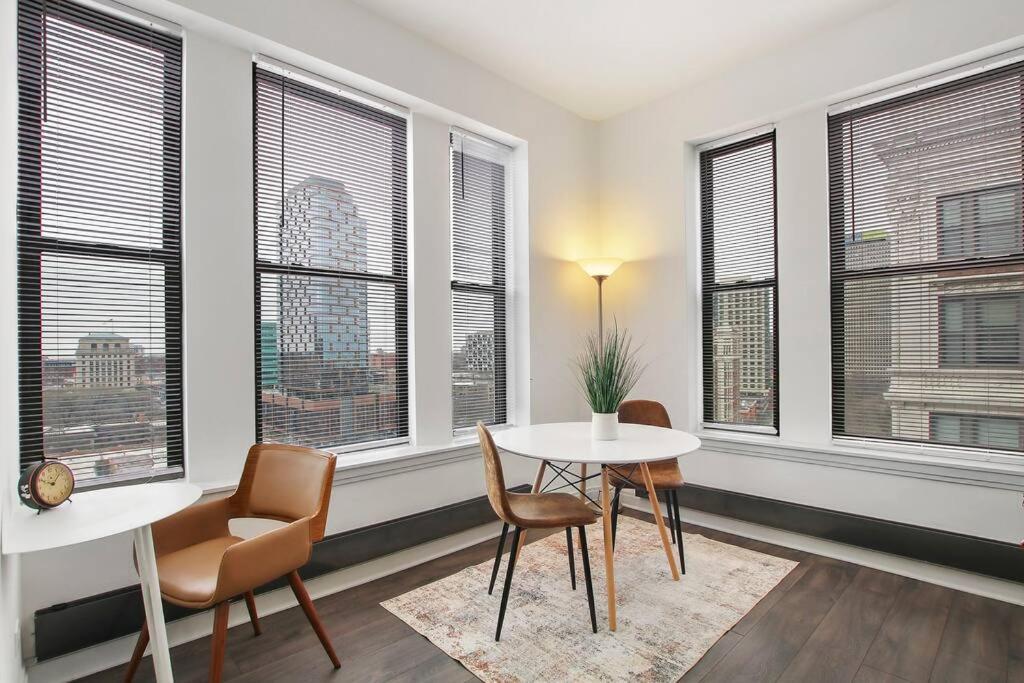 Apartment 2br Comfy And Roomy In - Del Prado 1013 *