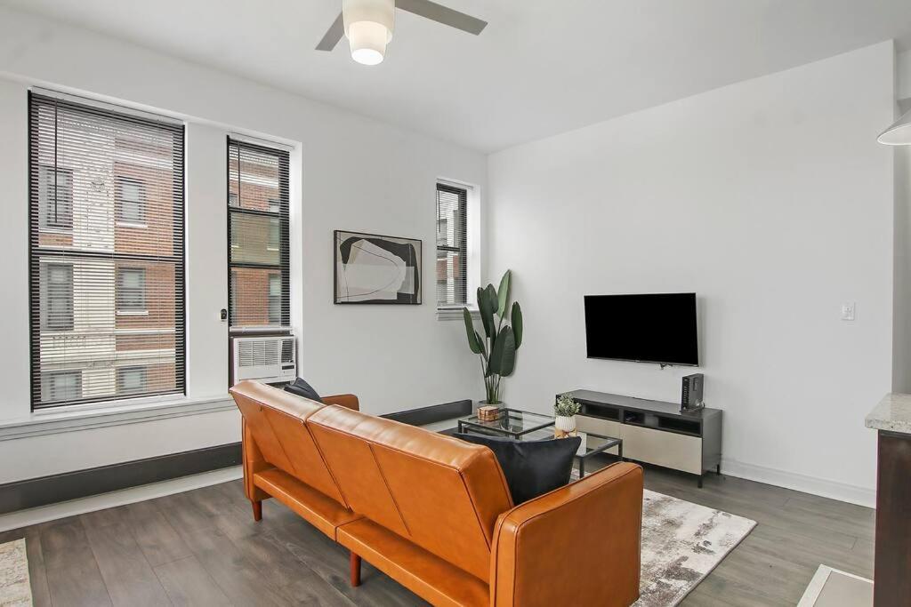 Apartment 2br Comfy And Roomy In - Del Prado 1013