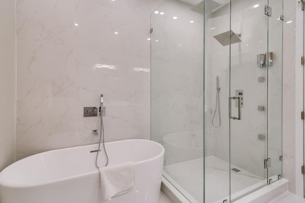 2 Newly Built Luxury With Private Roofdeck Holiday home