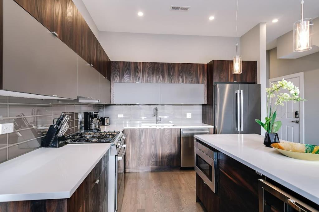 2 Newly Built Luxury With Private Roofdeck