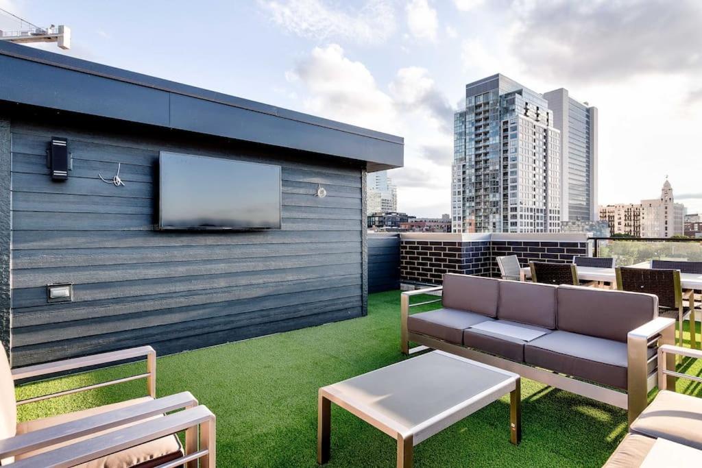 2 Newly Built Luxury With Private Roofdeck Apartment Chicago