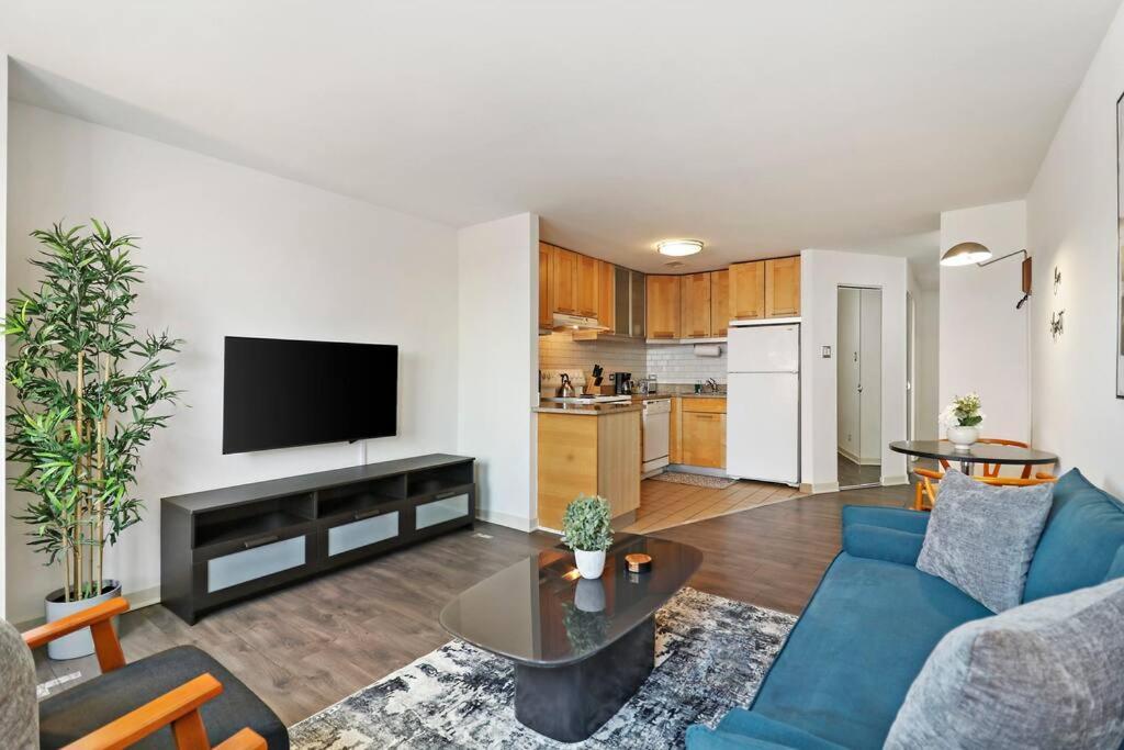 Inviting 2-bedroom In Hyde Park - The Blackwood 0404 Apartment Chicago