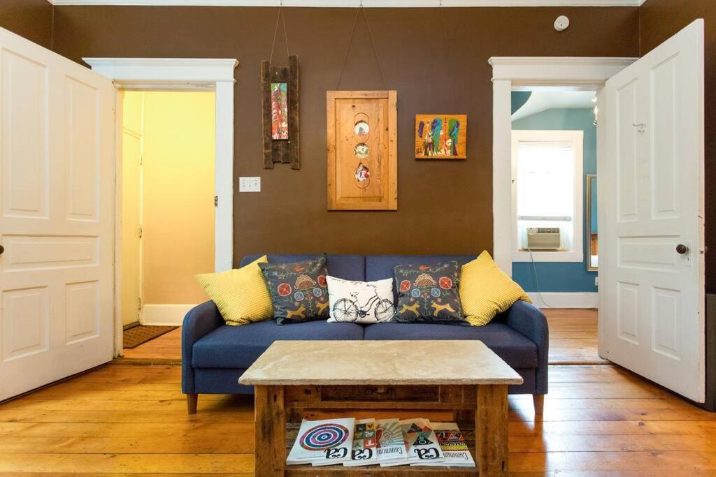 Iklektik House // Bluejay Apartment Chicago